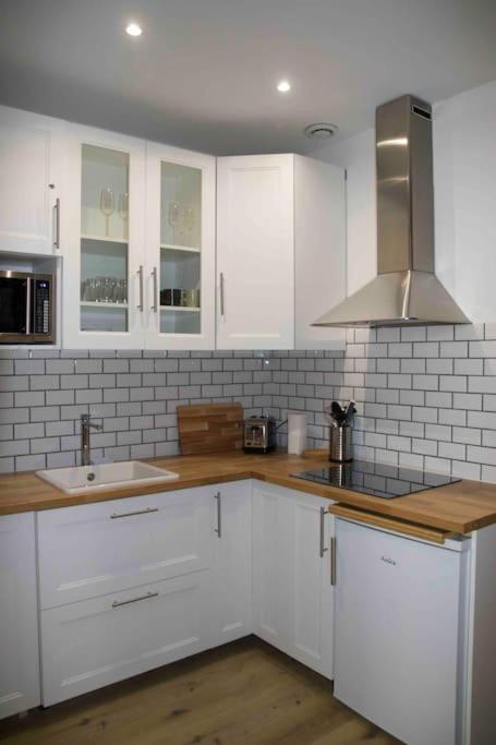 Another Brick In The Wall Apartment In Paris Sleeps 9 Exterior photo