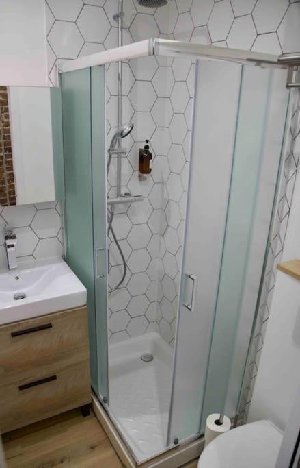 Another Brick In The Wall Apartment In Paris Sleeps 9 Exterior photo
