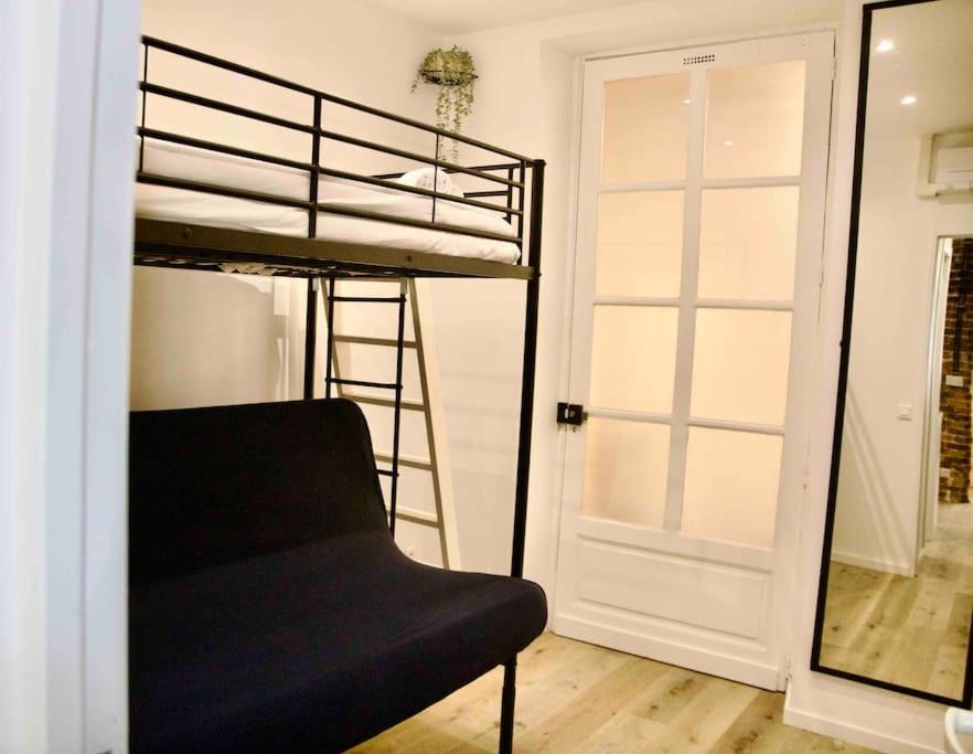 Another Brick In The Wall Apartment In Paris Sleeps 9 Exterior photo
