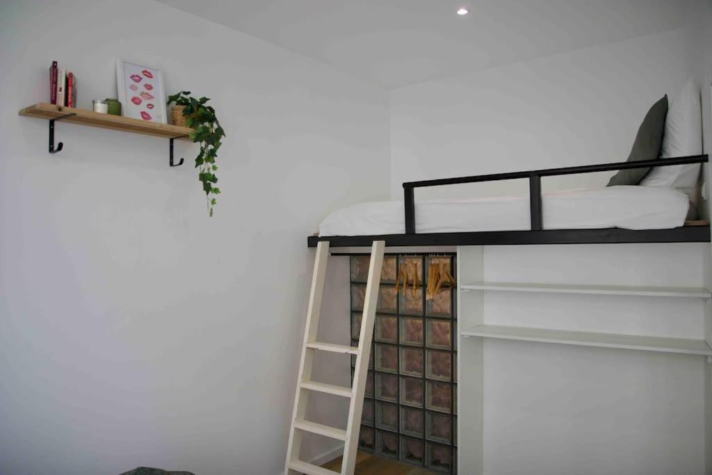 Another Brick In The Wall Apartment In Paris Sleeps 9 Exterior photo